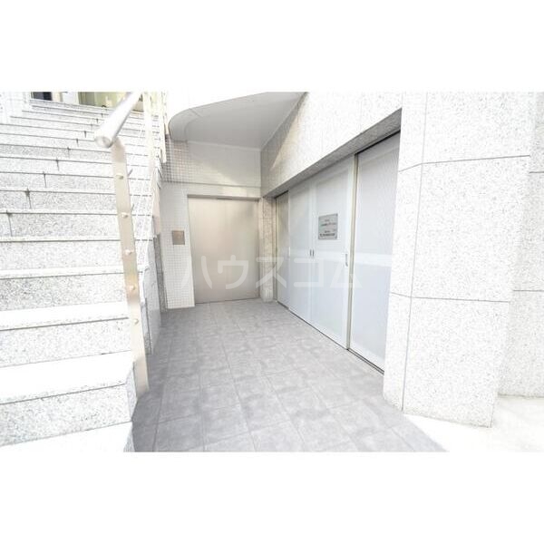 22/30 エントランス