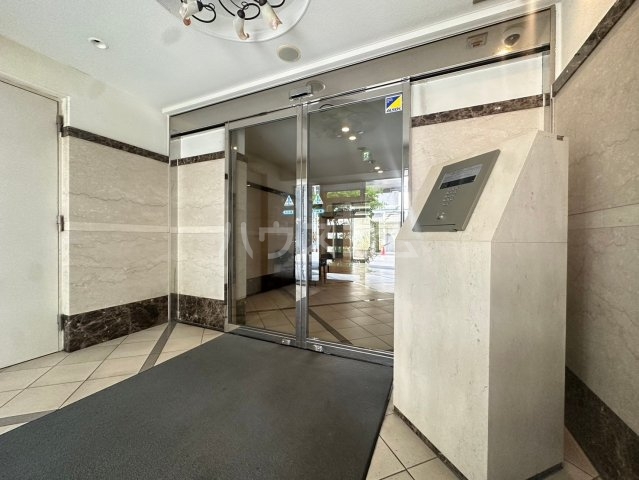 18/25 エントランス