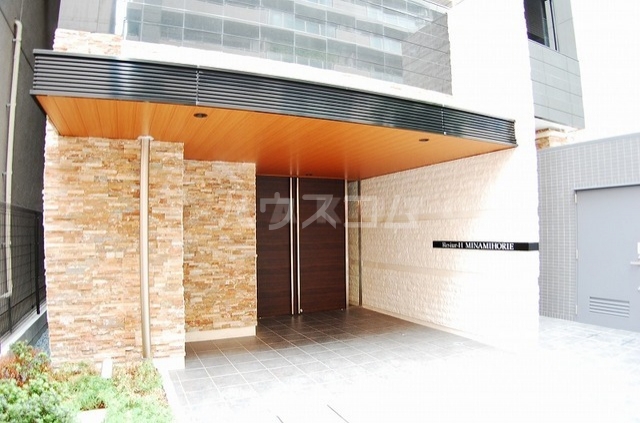 14/19 エントランス