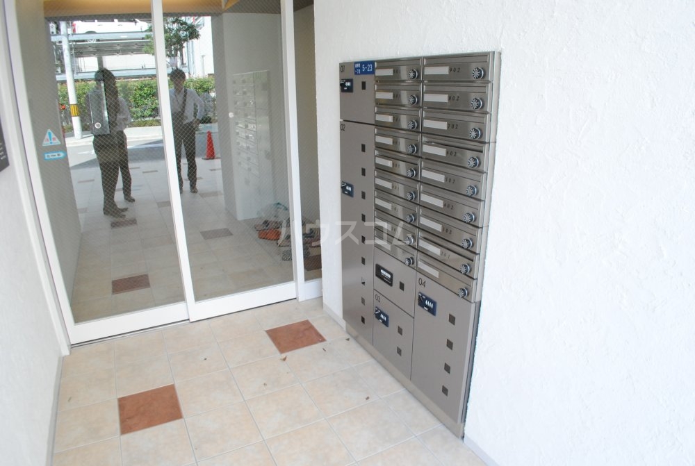 25/30 エントランス