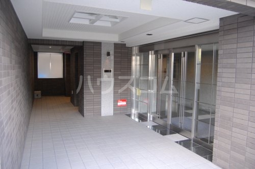 19/30 エントランス