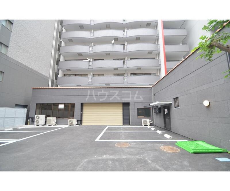 27/30 駐車場