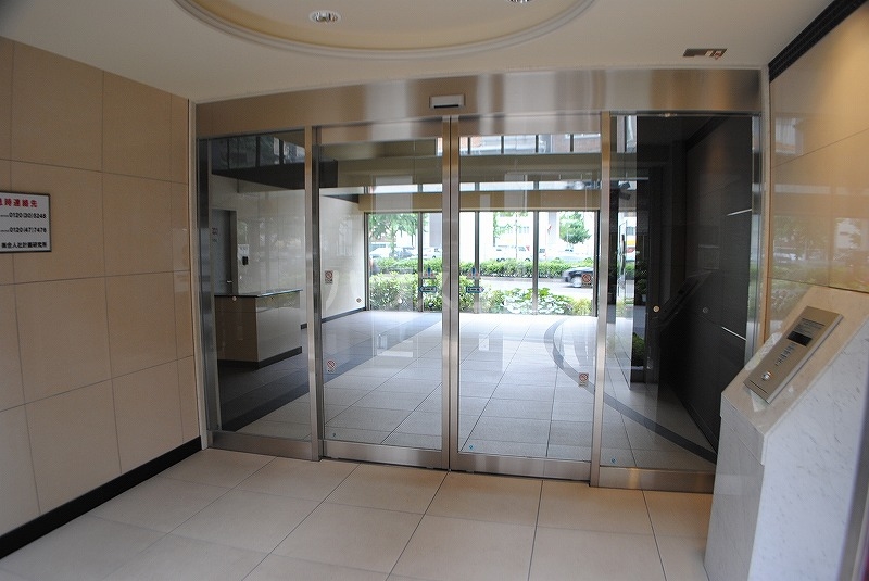 18/26 エントランス