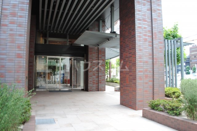 18/25 エントランス