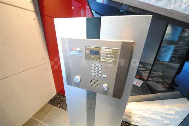 26/30 エントランス