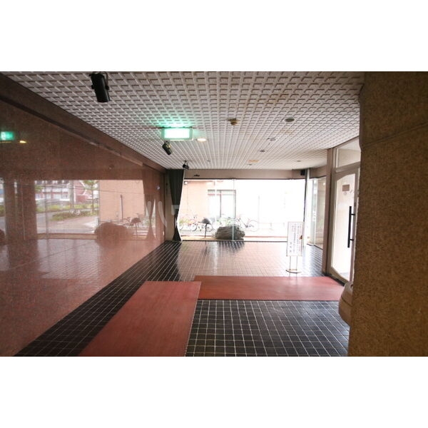 2/2 エントランス