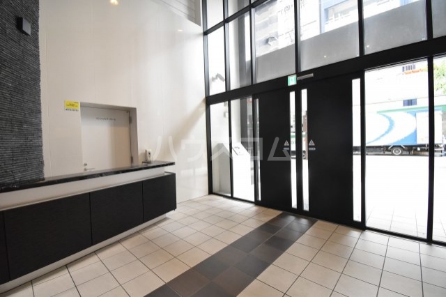 24/30 エントランス