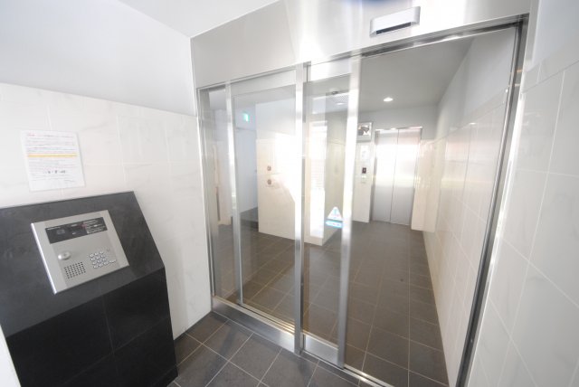 23/30 エントランス