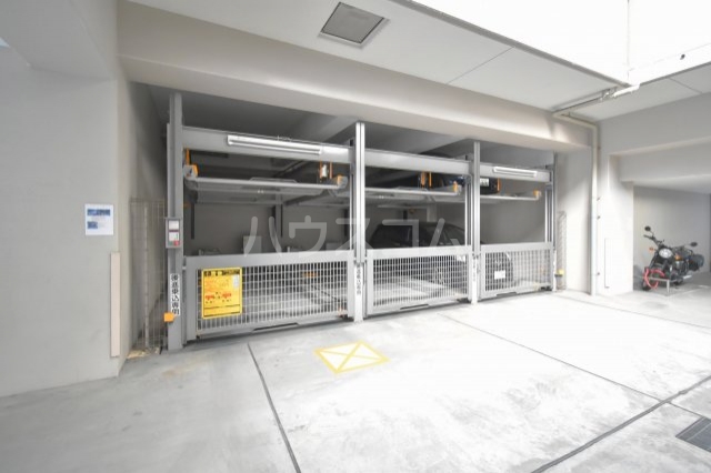 27/30 駐車場