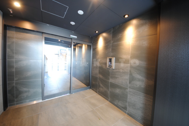 22/28 エントランス