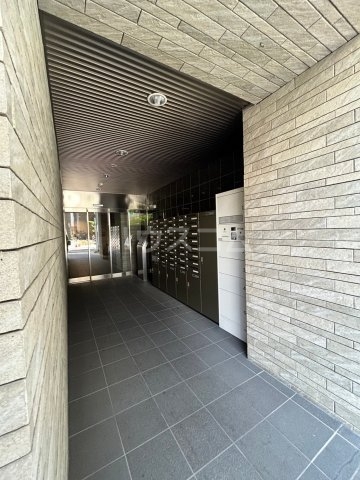 23/29 エントランス