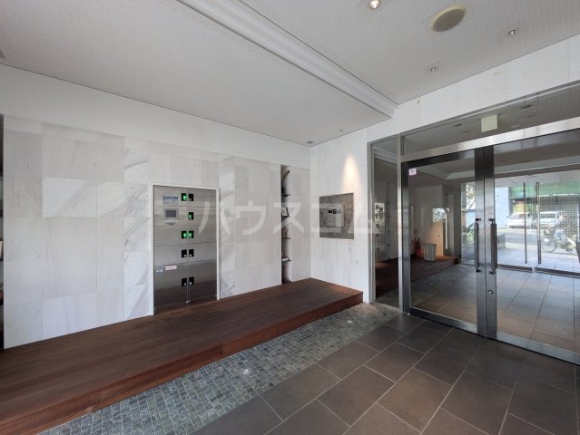 25/28 エントランス