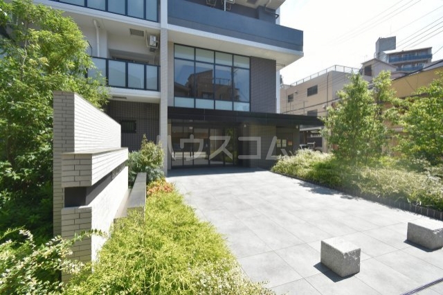 24/30 エントランス