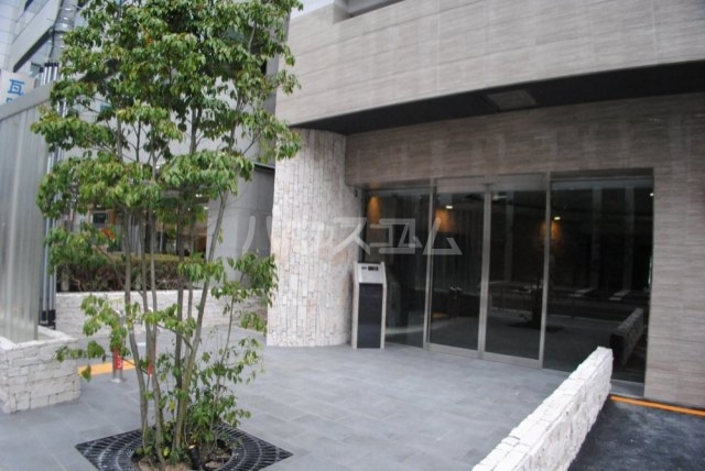 17/27 エントランス