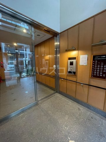 28/30 エントランス