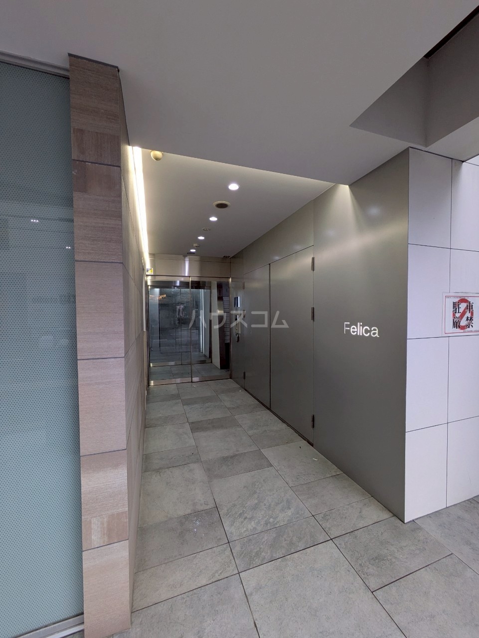 19/29 エントランス