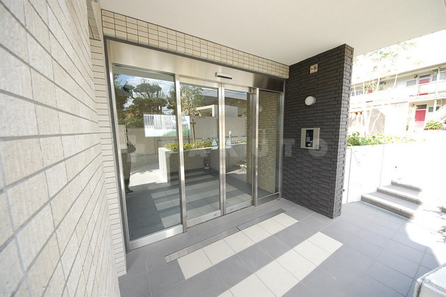 27/30 エントランス