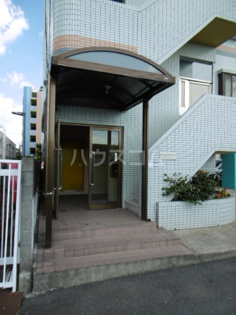 24/26 エントランス