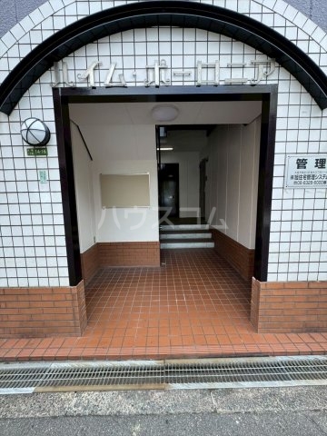 26/30 エントランス