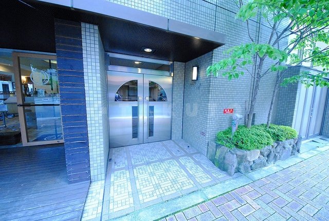 18/28 エントランス