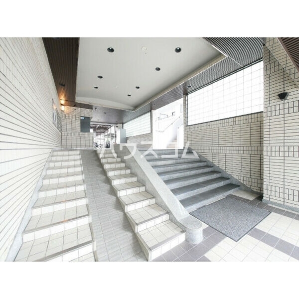 21/25 エントランス