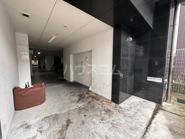 16/25 エントランス