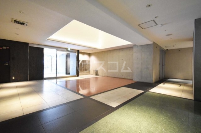 24/27 エントランス