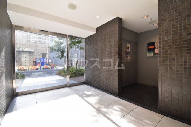 27/30 エントランス