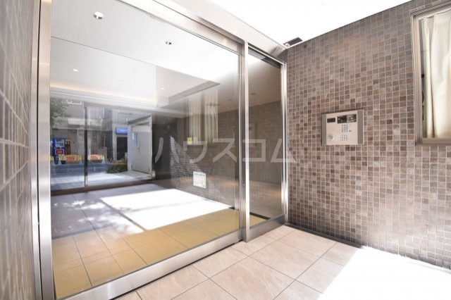 28/30 エントランス