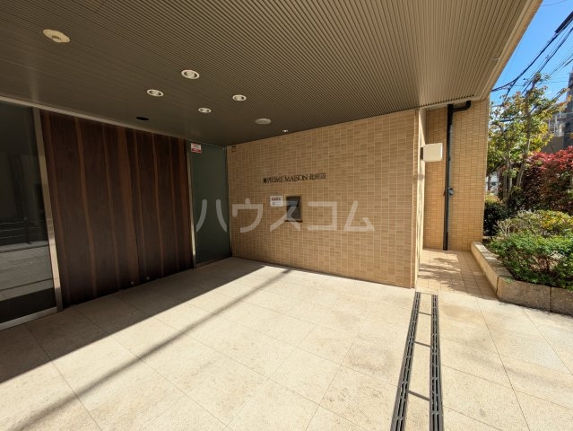 24/30 エントランス