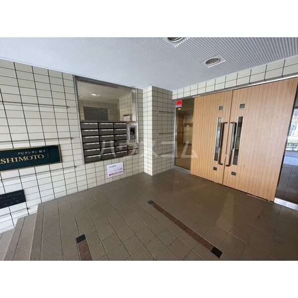 21/30 エントランス