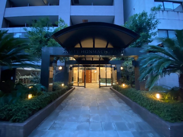 15/23 エントランス