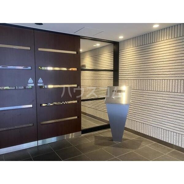 26/30 エントランス