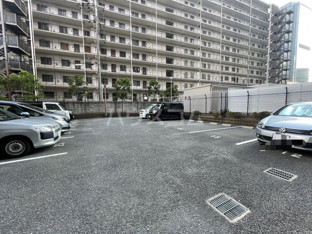 27/30 駐車場