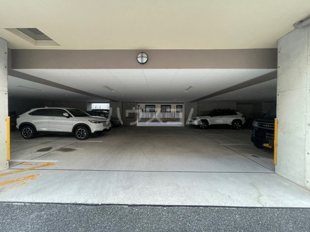 28/30 駐車場