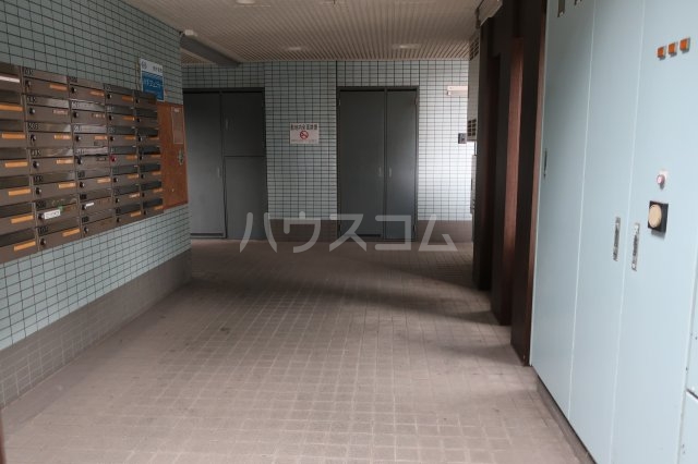 21/30 エントランス