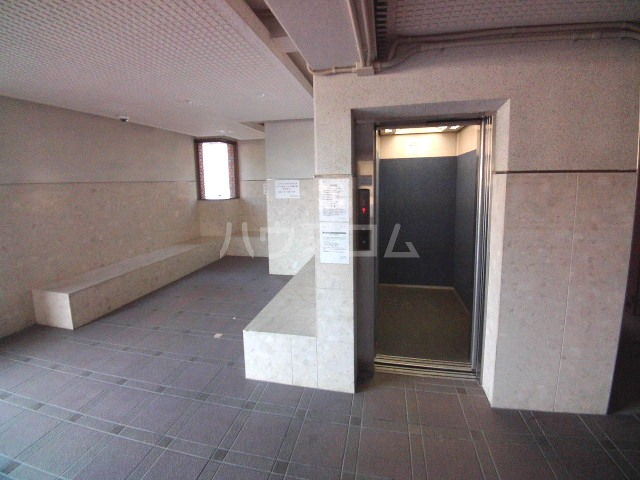 24/30 エントランス