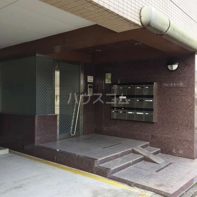 21/30 エントランス