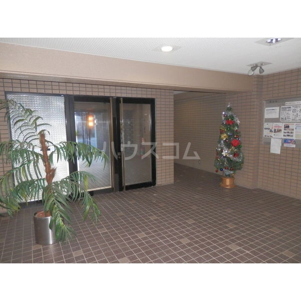 18/26 エントランス