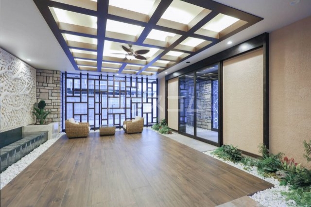 23/30 エントランス