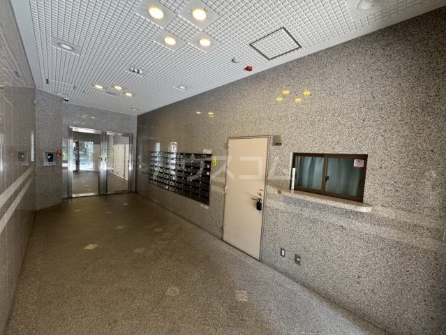 20/30 エントランス