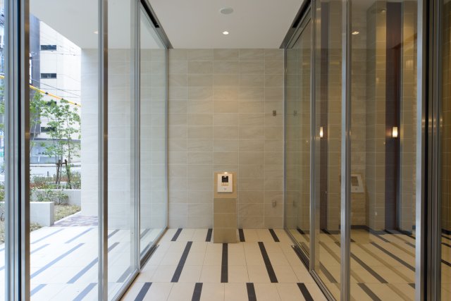 28/30 エントランス