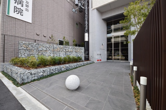 27/30 エントランス