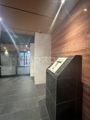 23/30 エントランス