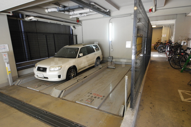 18/28 駐車場