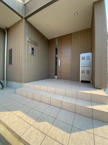 28/30 エントランス