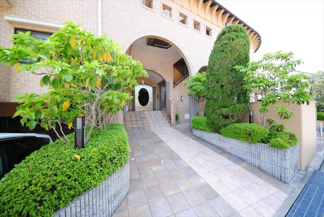 26/30 エントランス