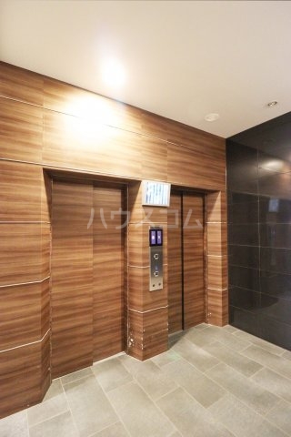 28/30 エントランス