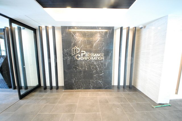 22/27 エントランス