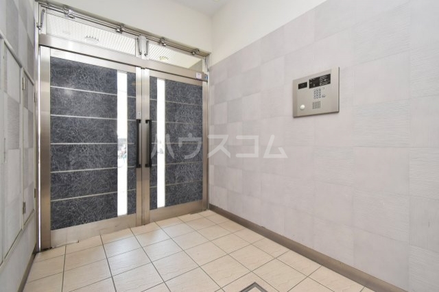 24/30 エントランス